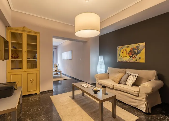 Tranquil Central Apt, Behind Athens Caravel Area